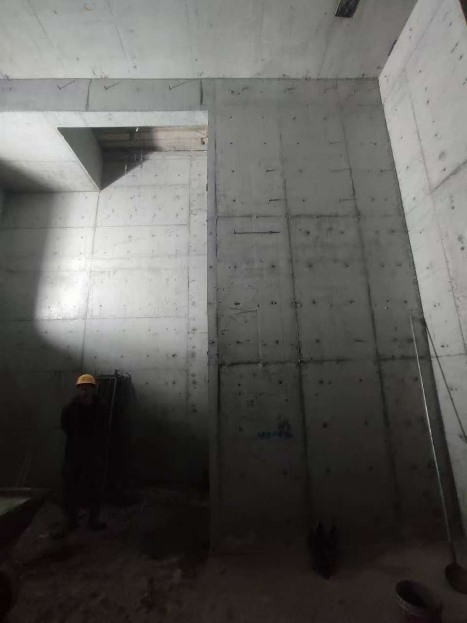 威远墙上开槽钢筋断了有影响吗